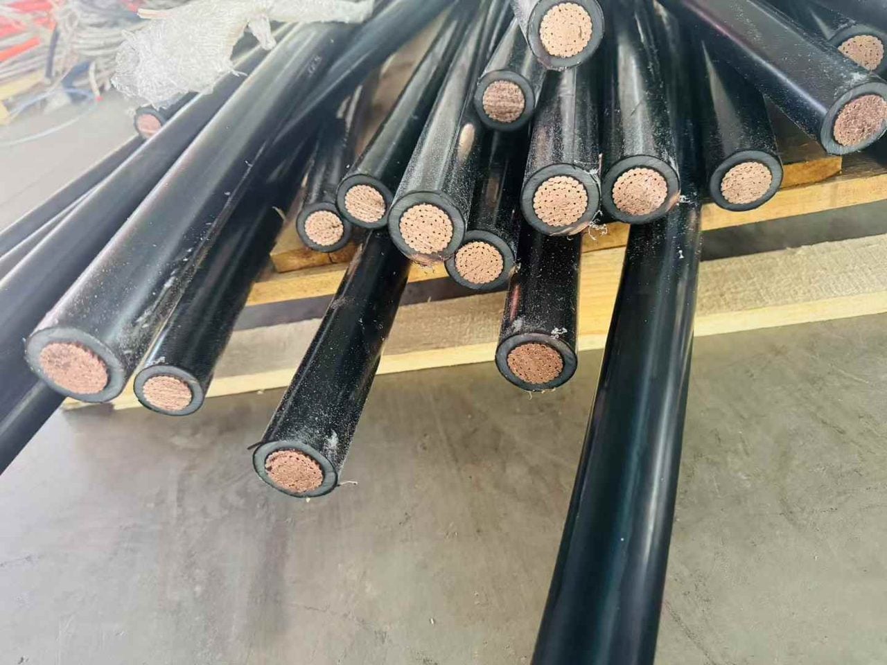 Copper conductor cable samples for an XLPE vs PVC insulation comparison